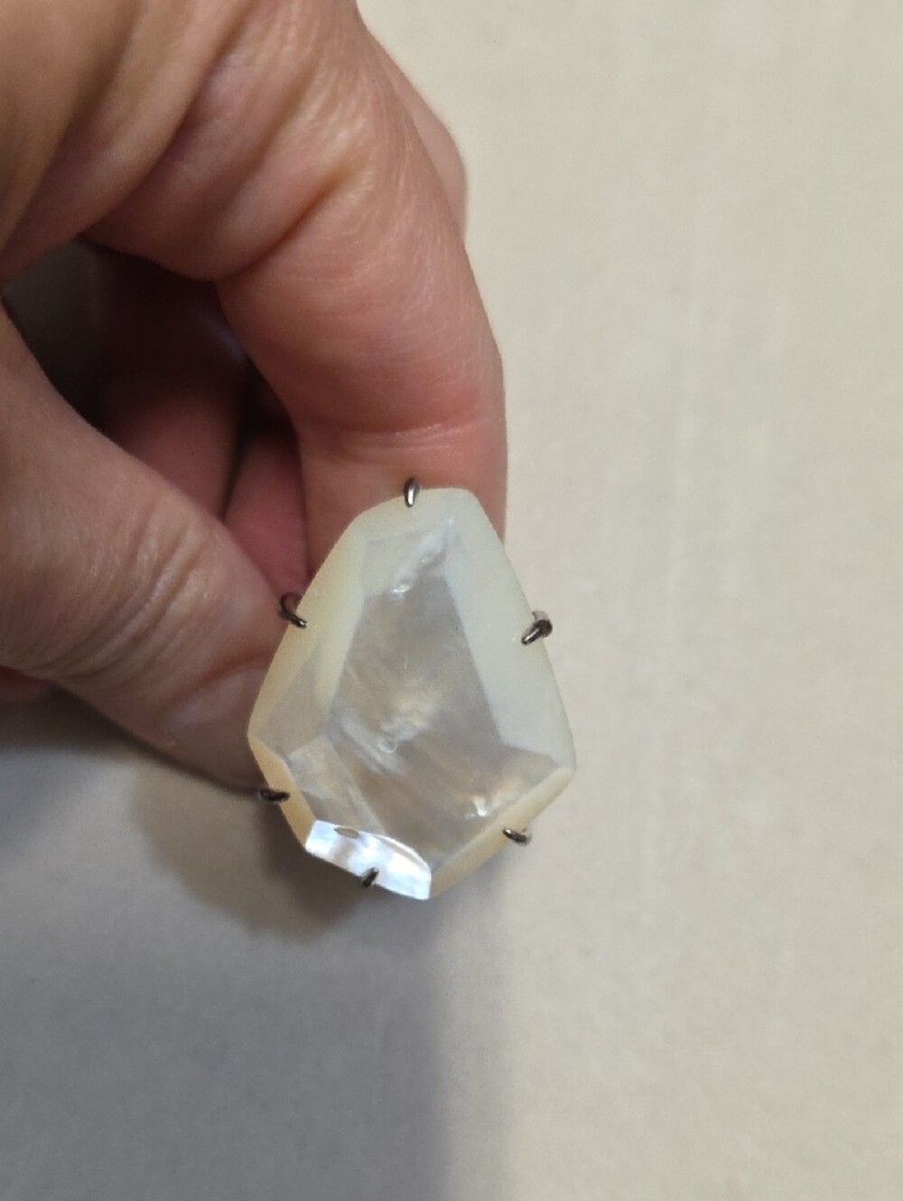 Kendra Scott Megan Ring In Iridescent Ivory Mother-Of-Pearl Set In Silver Size 8 - Picture 2 of 6